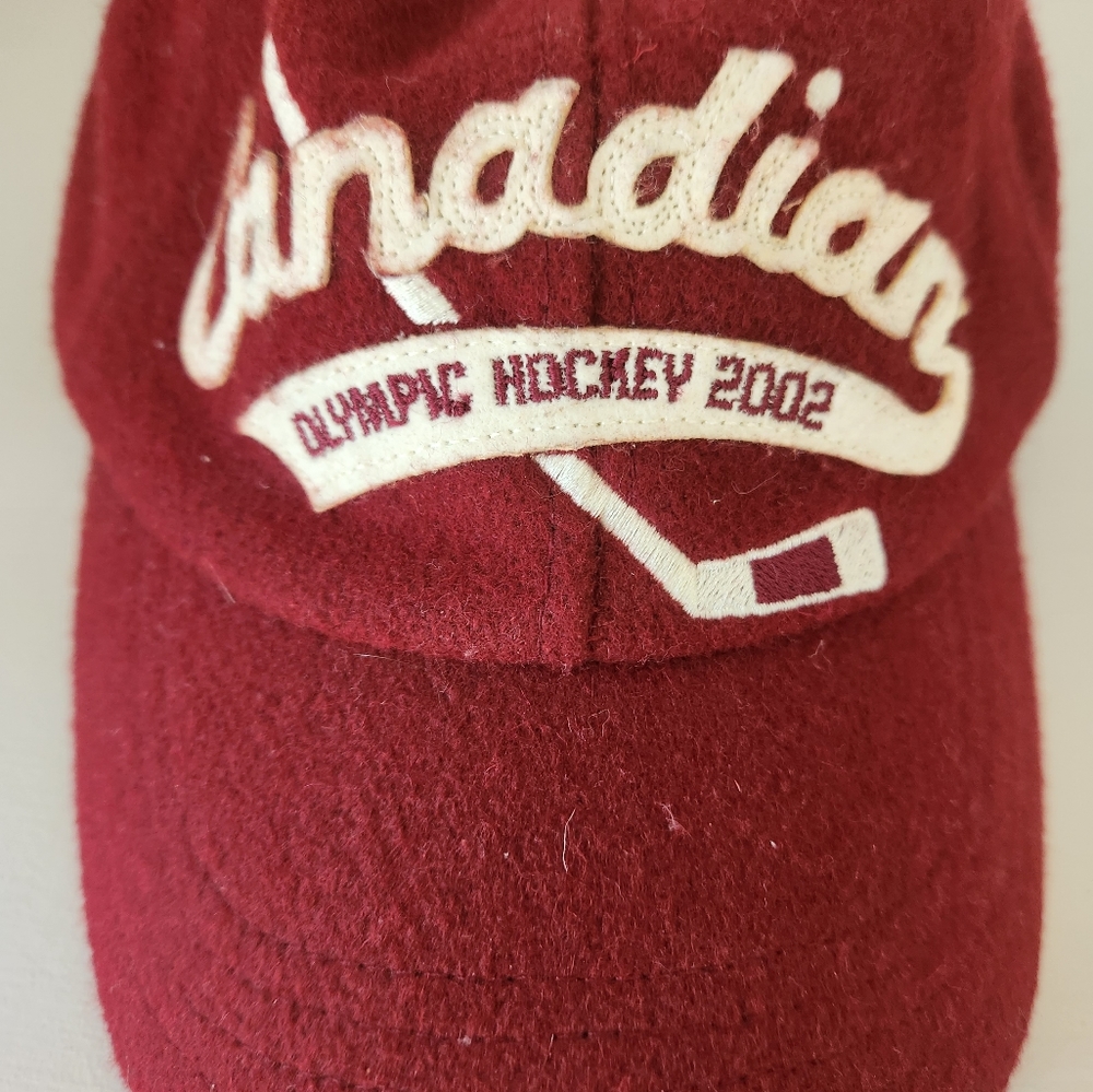 🆕️ 🚀HOST PICK🚀Rare, Team Canada Olympics Hockey 2002, Roots cap, one size,